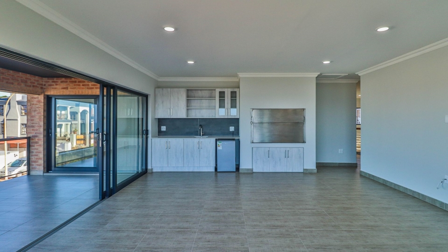 4 Bedroom Property for Sale in Wavecrest Eastern Cape